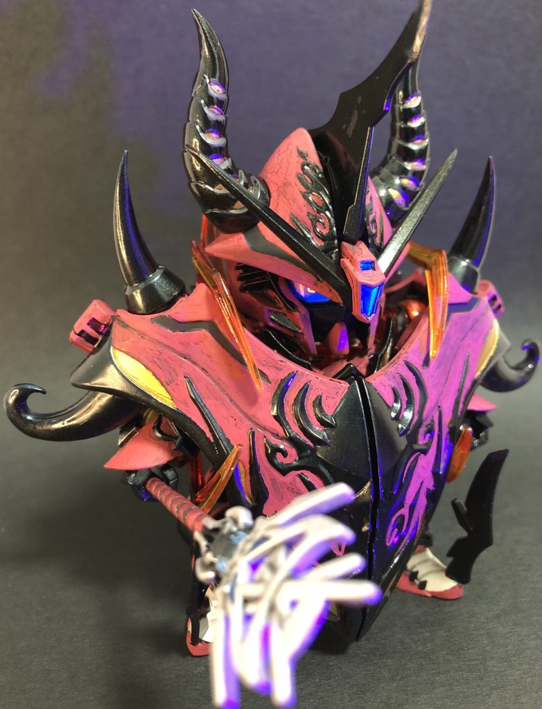 爬虫類の鱗っぽい表現がしたくてアクリジョンによるクラック塗装に初チャレンジしたのが当キット。結果は微妙なことに。。辛うじてヒビがわかりそうな画像がコチラです(頭)