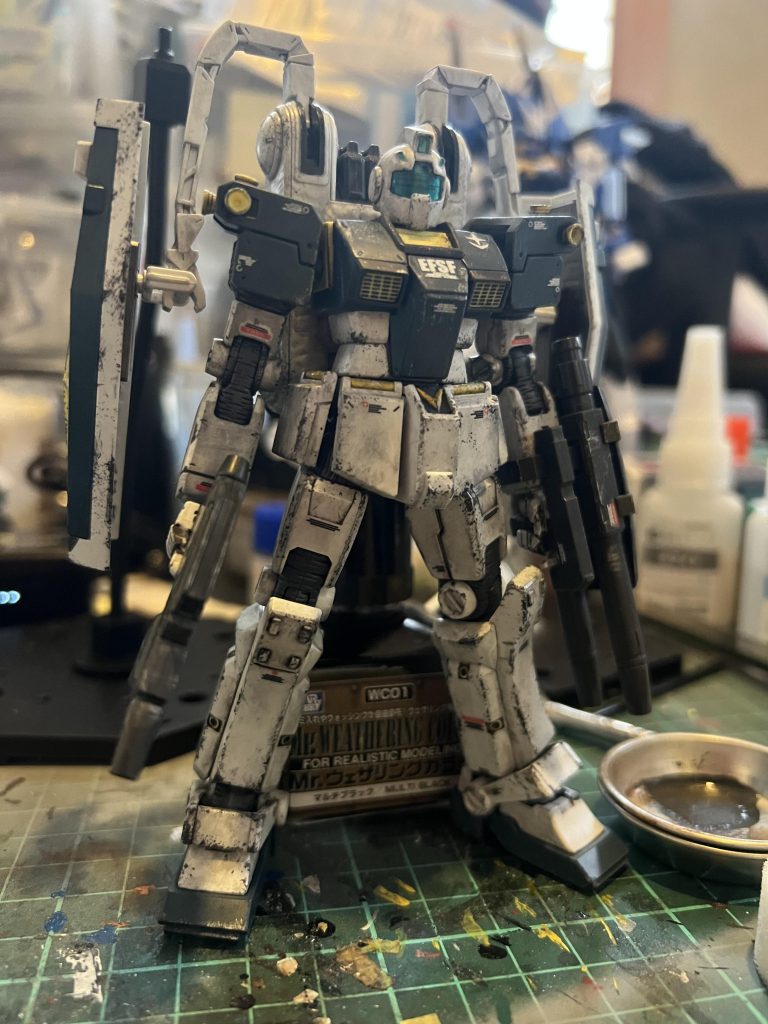 この時サブアーム、右腕のチッピングが微妙だったのでさらに汚すことにしました。また、ビームスプレーガンのカメラを追加で塗装することにしました。