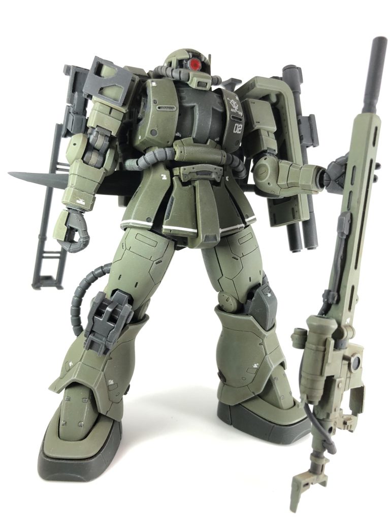 カラーリングは前々回のグフカスタムの僚機設定なので統一してます…っといってもノーマルのザクっぽい感じです。ウェザリング等はMr.ウェザリングカラーの茶色でウォッシング、ウェザリングマスターの白をエッジに載せてちょっとだけメリハリが出るようにしてます。