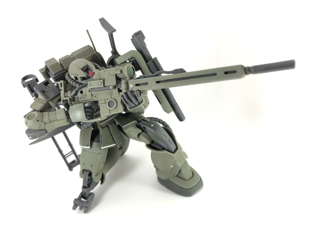 お約束の膝立ち狙撃オリジン版ザクⅡは可動が優秀なので、狙撃ポーズが不自然にならず大満足☺️