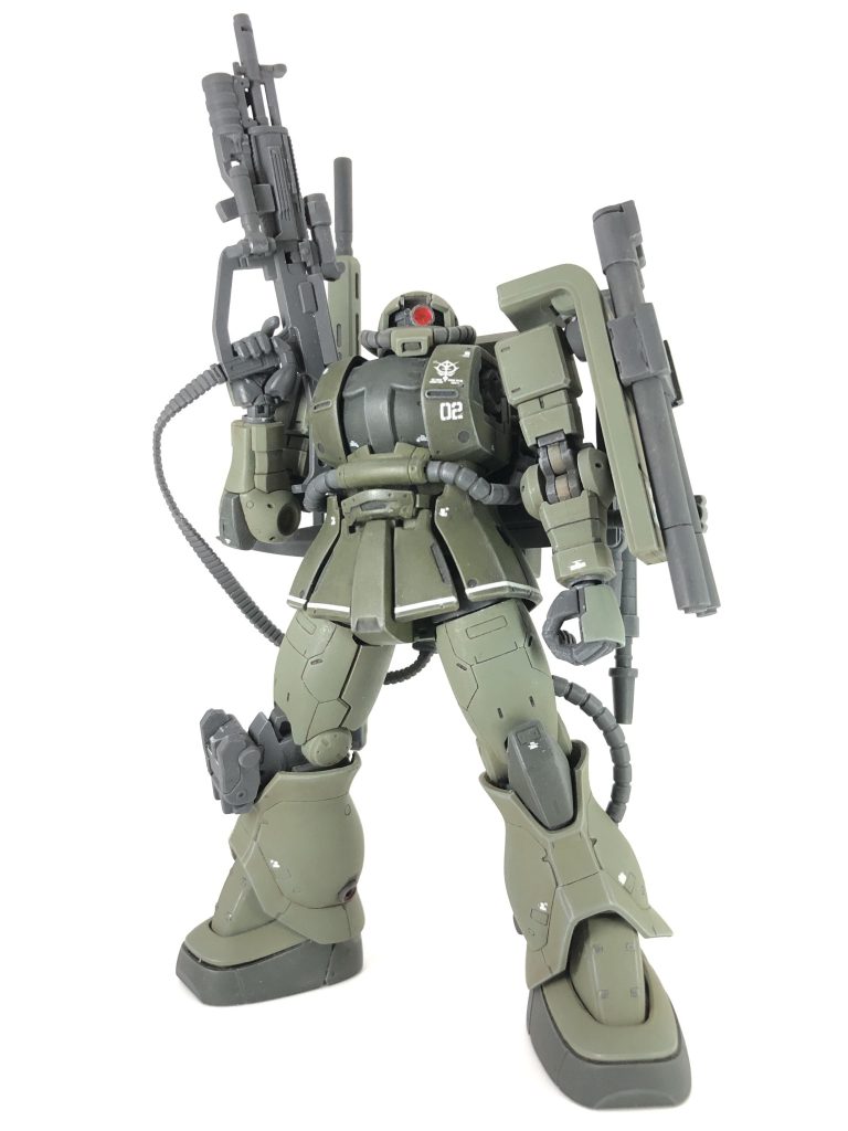 オリジン版ザクⅡなのでベルト給弾式マシンガンも作成しました。カッコいいのですが給弾ベルトで可動が制限されるので思いのほかポージングがやりにくい…