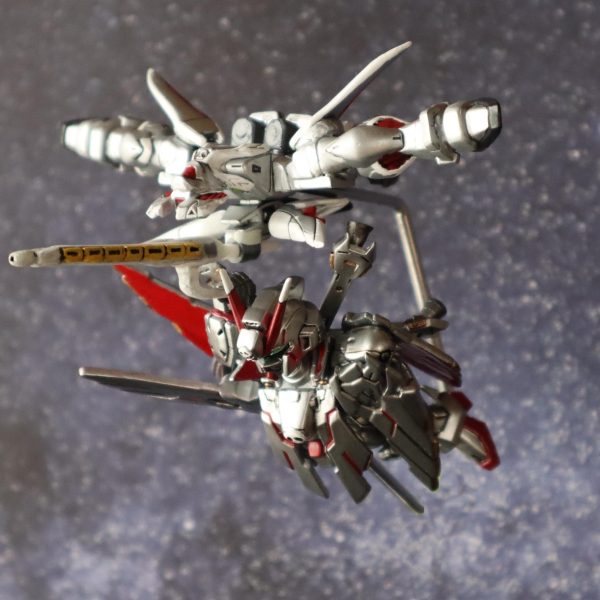 ゴーストガンダム 蜃気楼鳥(ミラージュ・ワゾー)＆クロスボーンガンダムX-0（コンバージ）　