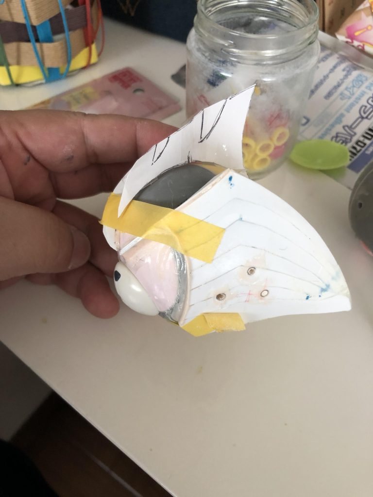 プラ板で作ってます。