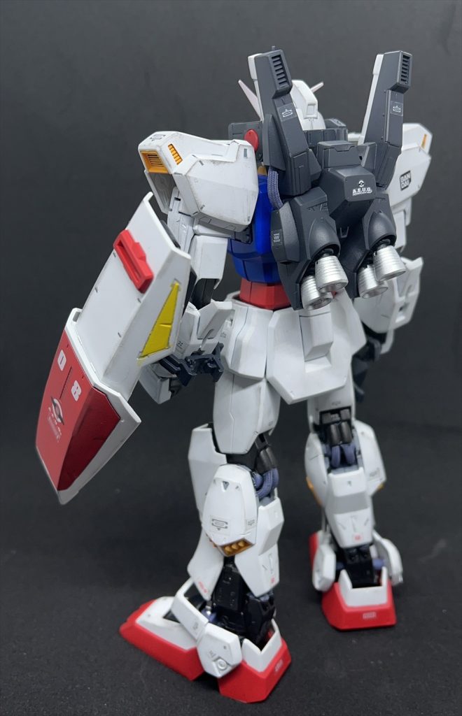 バーニアはガンダムマーカーのシャインシルバーですめっちゃキレイな輝きでした