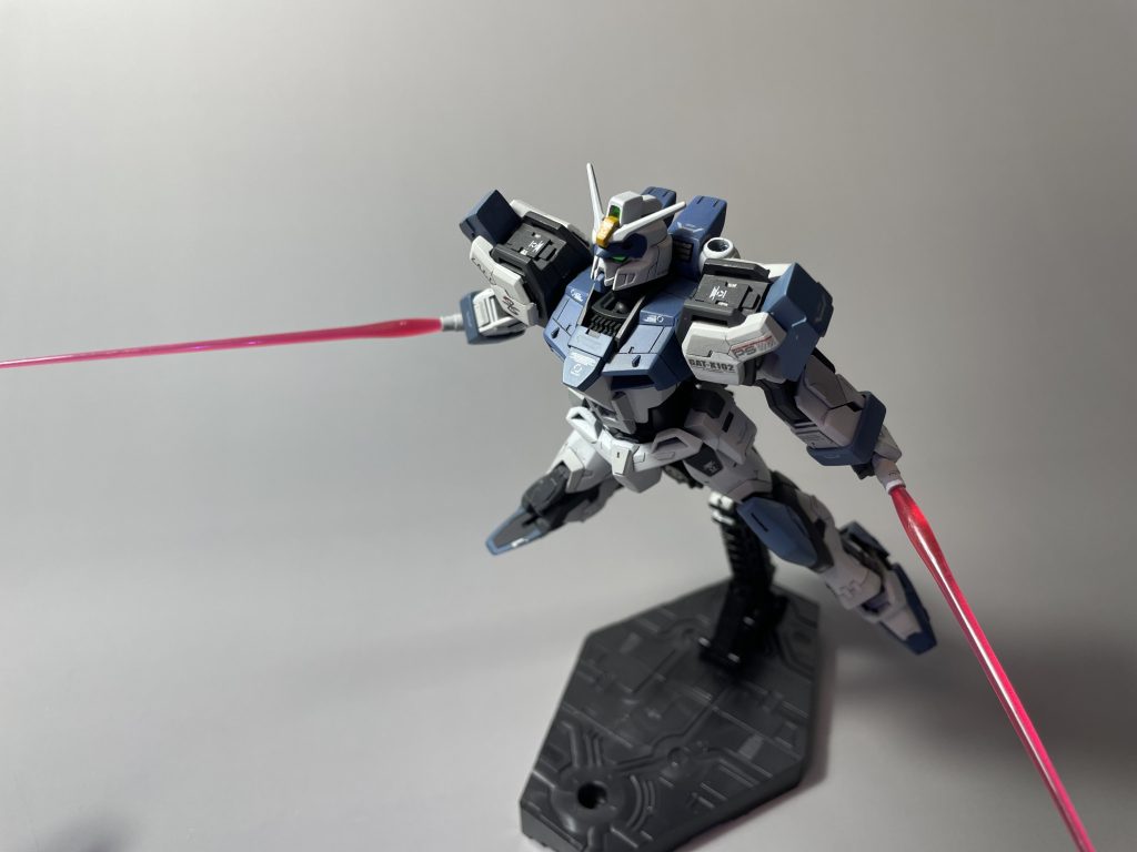 例のシーン1フォビドゥンの攻撃をアサルトシュラウドで受けパージして突撃するシーン