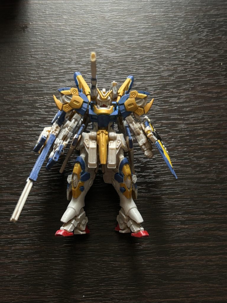 大まかに塗り直しメガビームライフルの合わせ目消し終わってないことに気づいてこのあと削りました