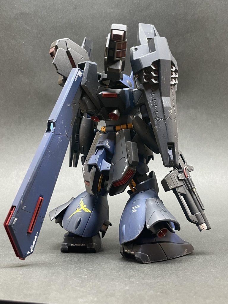 パイロットはレズン・シュナイダーさんこのマラサイは、ティターンズ解体後、ネオ・ジオンに流れた当時、バウに乗っていたレズンさんでしたが、、、いまいちしっかりこないという理由で、、このマラサイに!!という、、、たられば設定、、笑