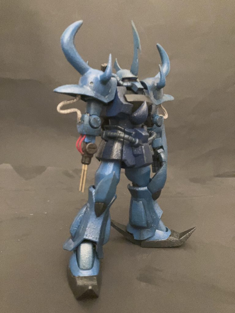 グフ・カスタムの腕なら内部フレームが有るから、1番目立たない所でカットして差し替え組みで磁石で固定してあります