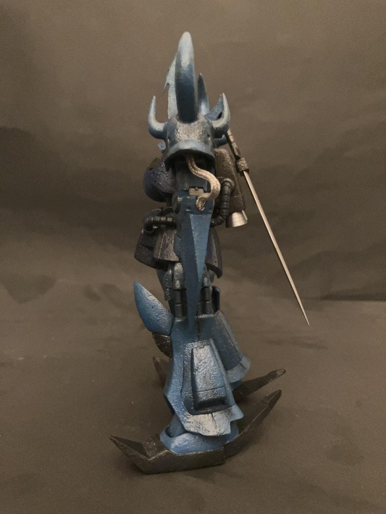 こんなにかかとが長い、こんなデザイン、ガンダムにあったかなぁ〜？