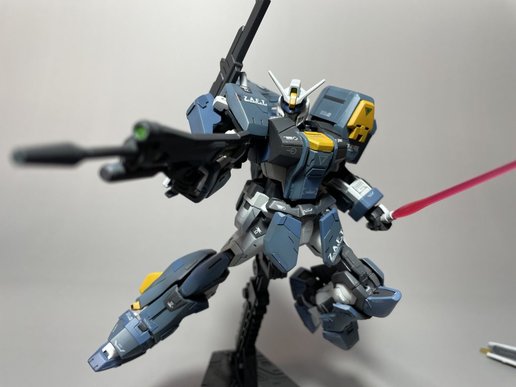 箱絵風躍動感もたせるとホントかっこいい機体ですよね素デュエルと違ってあんまり劇中のかっこいいポーズが思い出せませんでした。