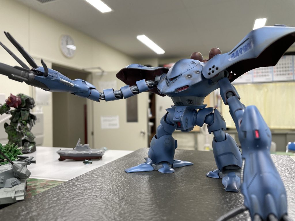 全体は航空自衛隊Ｆ２のシャローオーシャンブルーにディープオーシャンブルーを被せて洋上迷彩に仕上げました。