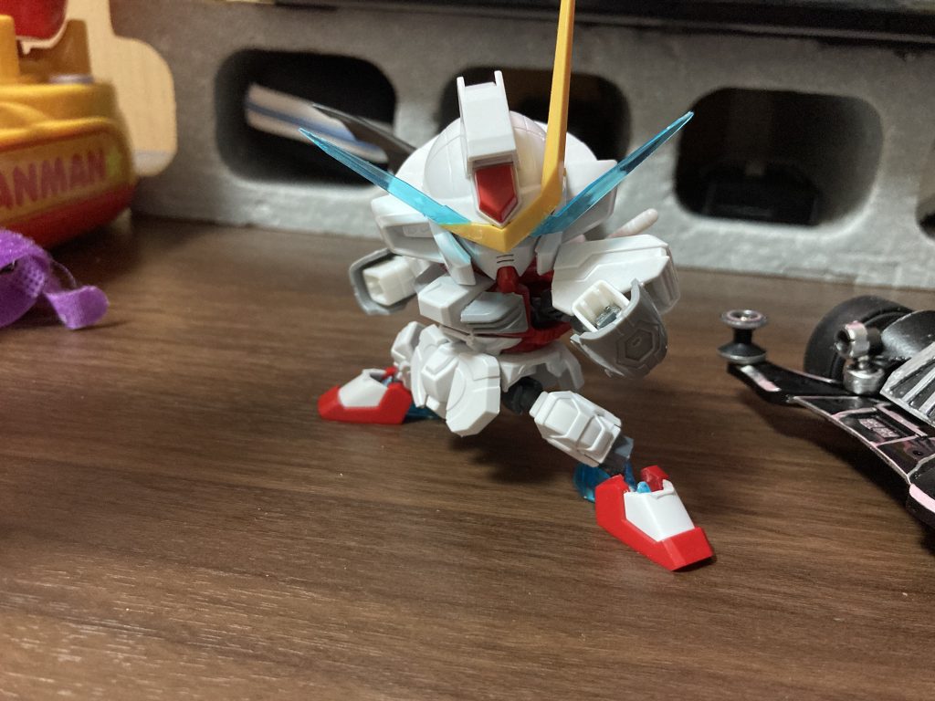 SDビルドバーニングの上にスターゲイザーの各部を接着アンテナや踵 あとマントの後ろ側はグラスパードラゴンのものです