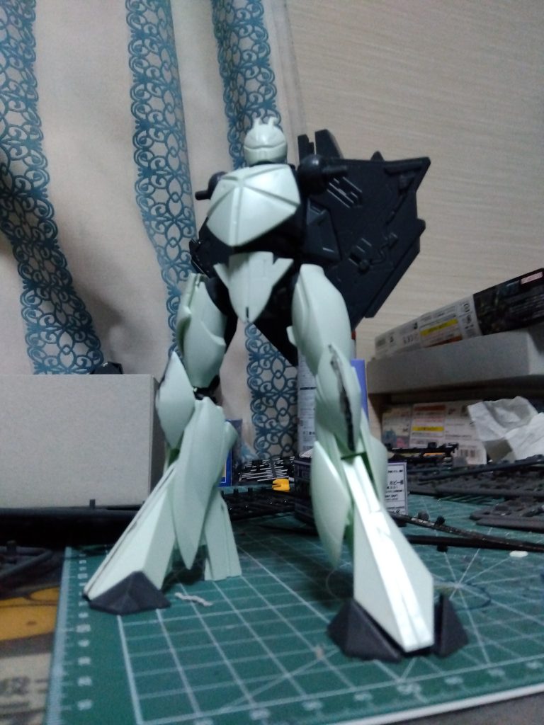 脚から弄りました。膝立ちしたくて。