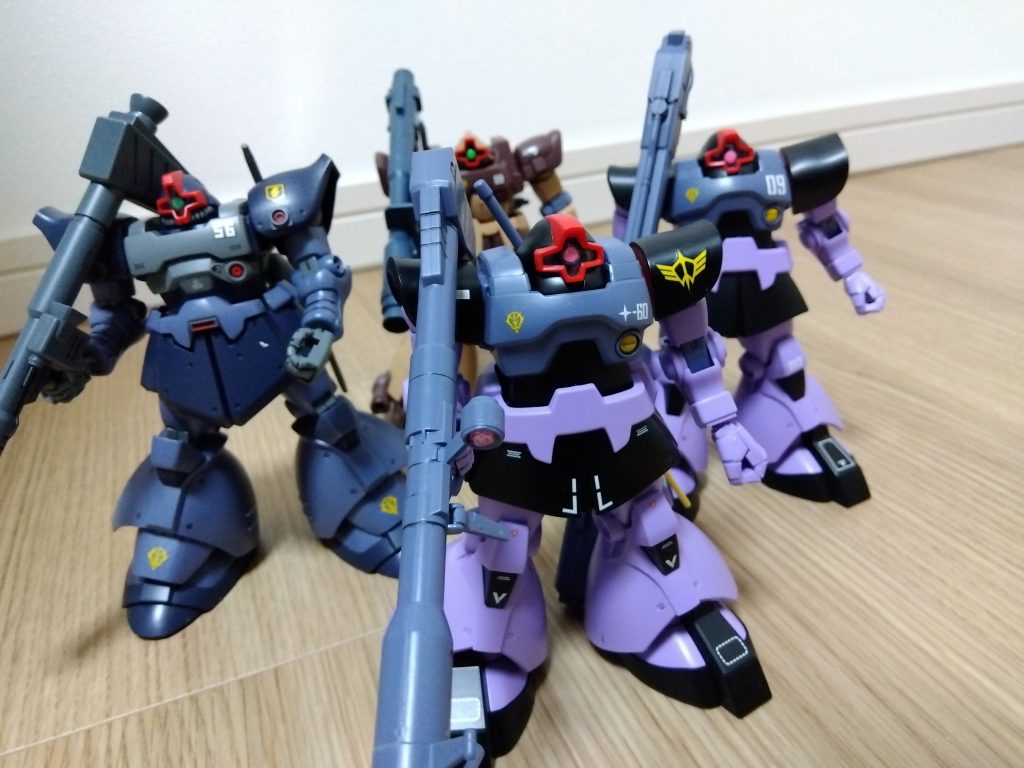 ドム系で。リックドム、リックドムII、トローペン(サンドブラウン)と。HGUCのキットとしての出来はドム(とリックドム)が一番良いですね。