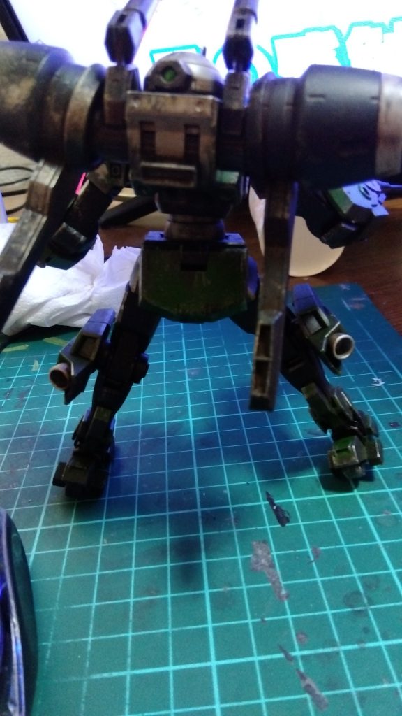 復讐心に取りつかれた者と生にしがみつく者。自分の罪と向き合い見つめ合う二人の女。それでも牙を持たぬ者は生きてゆかれぬ暴力の惑星。あらゆる悪意と悪徳が武装する学園都市。ここはヴァナディース事変が産み落としたアスティカシアのソドムとゴモラ。鉄の騎兵が走る、跳ぶ、吼える。キリコの躰に染みついた硝煙とくすんだ敵の血潮で濡れた肩のデミバーディングに惹かれて、危険な奴らが集まってくる。機動戦士ガンダム水星の魔女外伝 -装甲騎兵-キリコが飲むアスティカシアのコーヒーは苦い。 