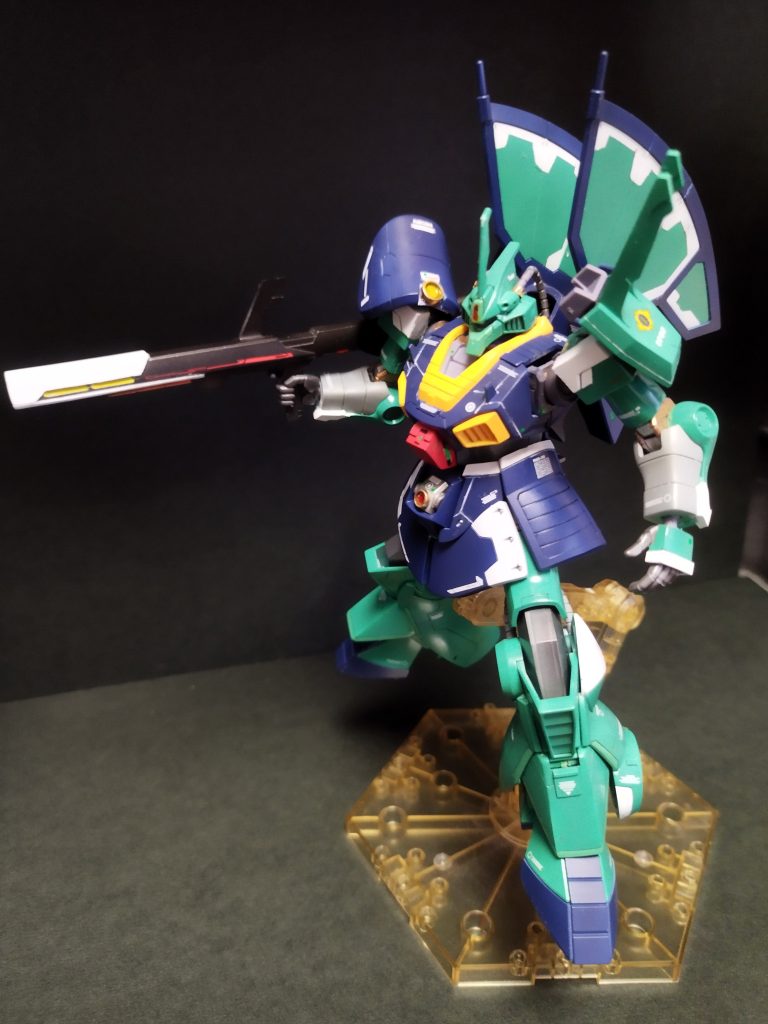 白のスミ入れが上手くはいらんのは、彫りが浅いからなのかなぁ？？拭き取ると消えてしまう箇所があったり(⁠╯⁠︵⁠╰⁠,⁠)