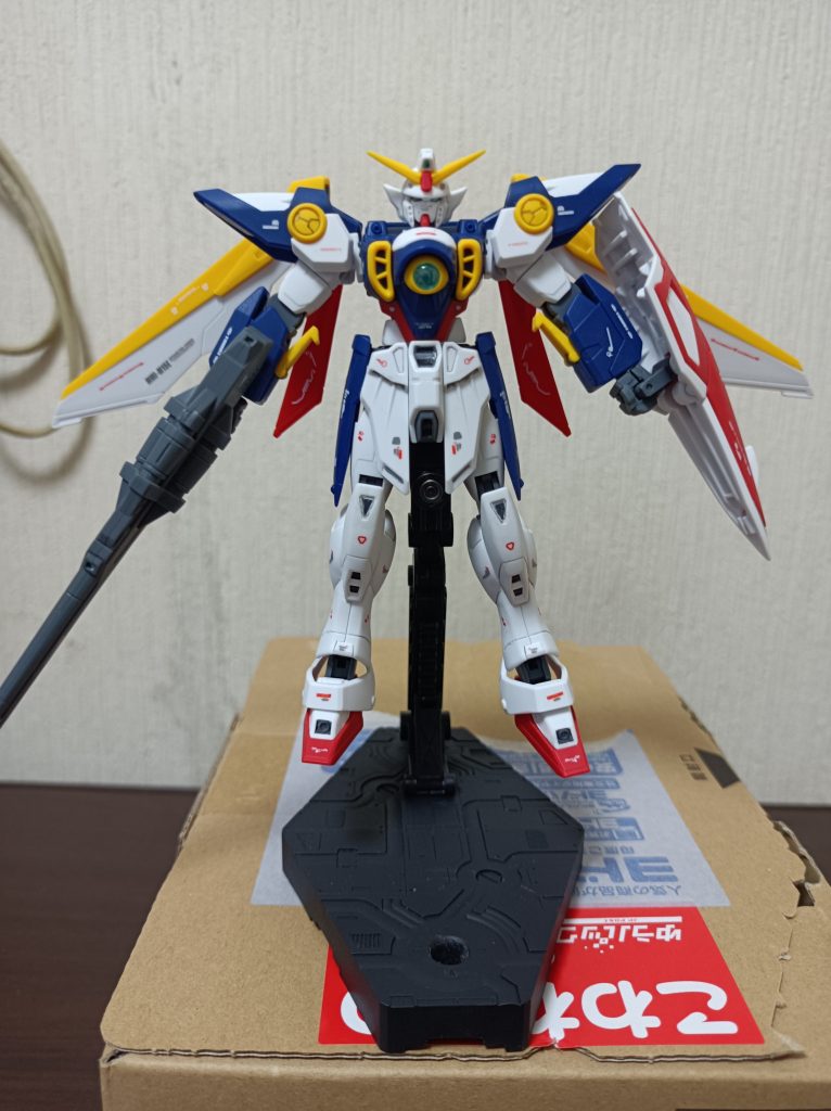 うるさくならないように肩の部分の雷マークをあえて控え目なスミ入れで済ましました。