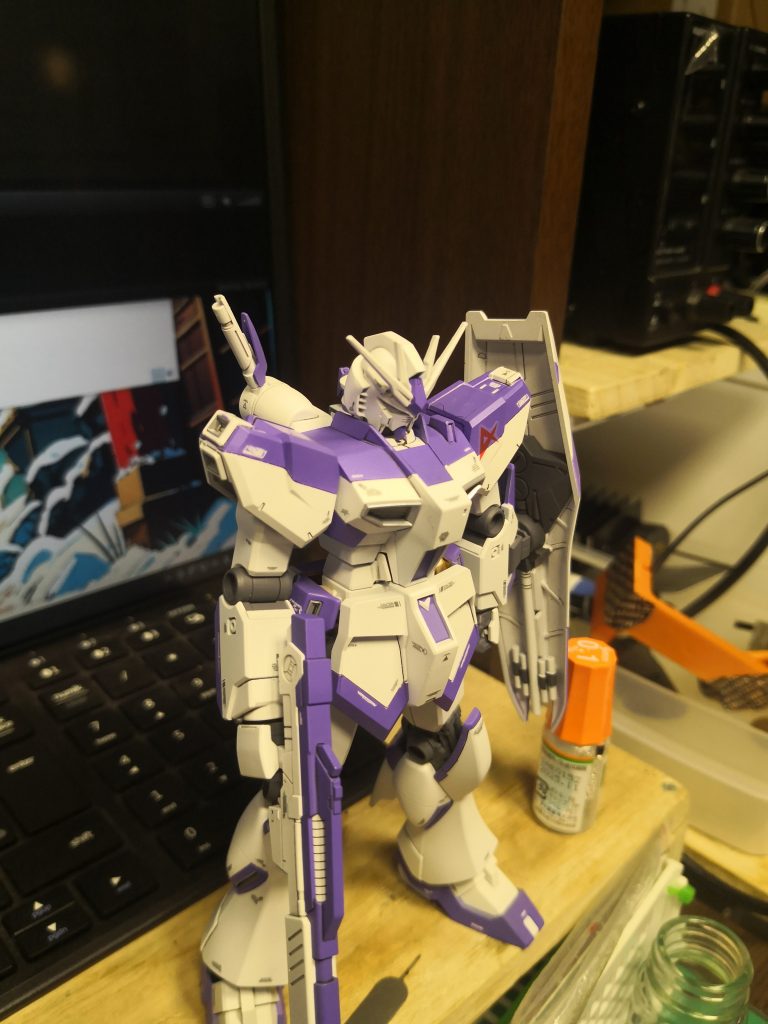 実際は青より紫です。白は普通に白。