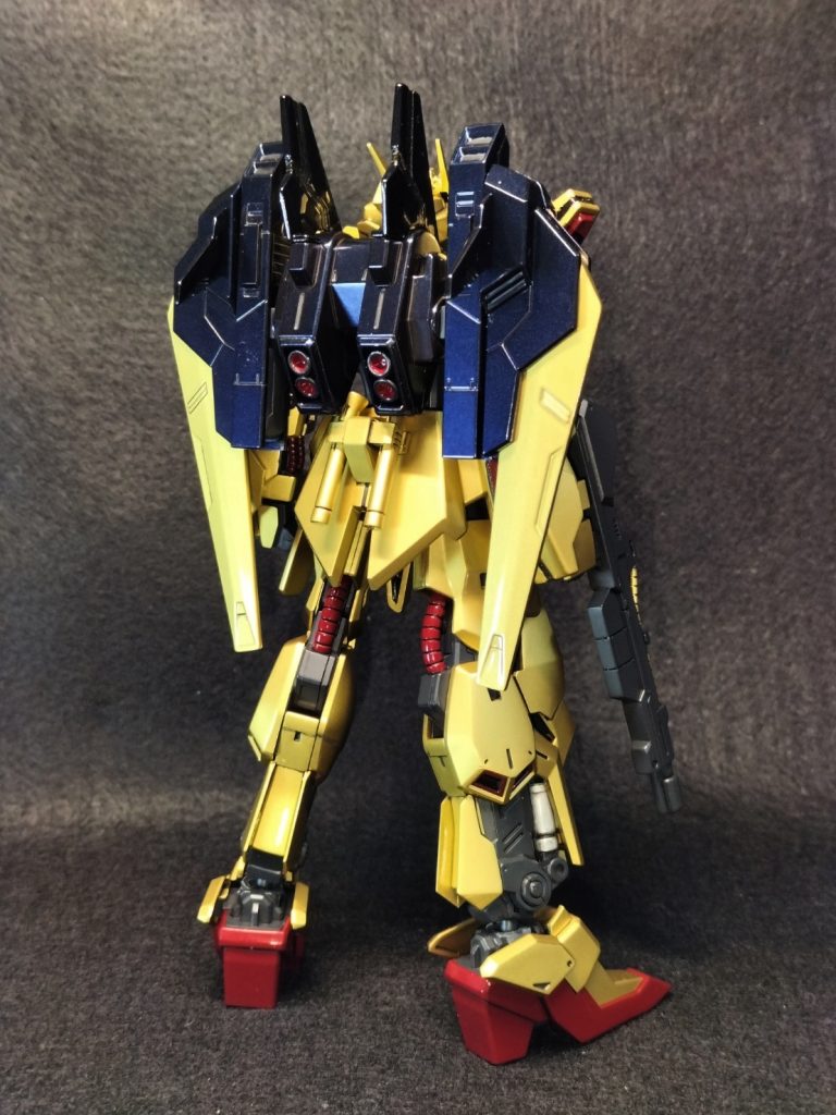 背中から見るとほんとに百式してますね〜