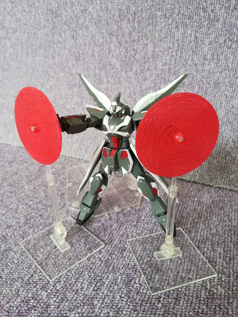 Iフィールド100均の透明下敷きを丸く切り、両面に木工ボンドを塗って作りました。