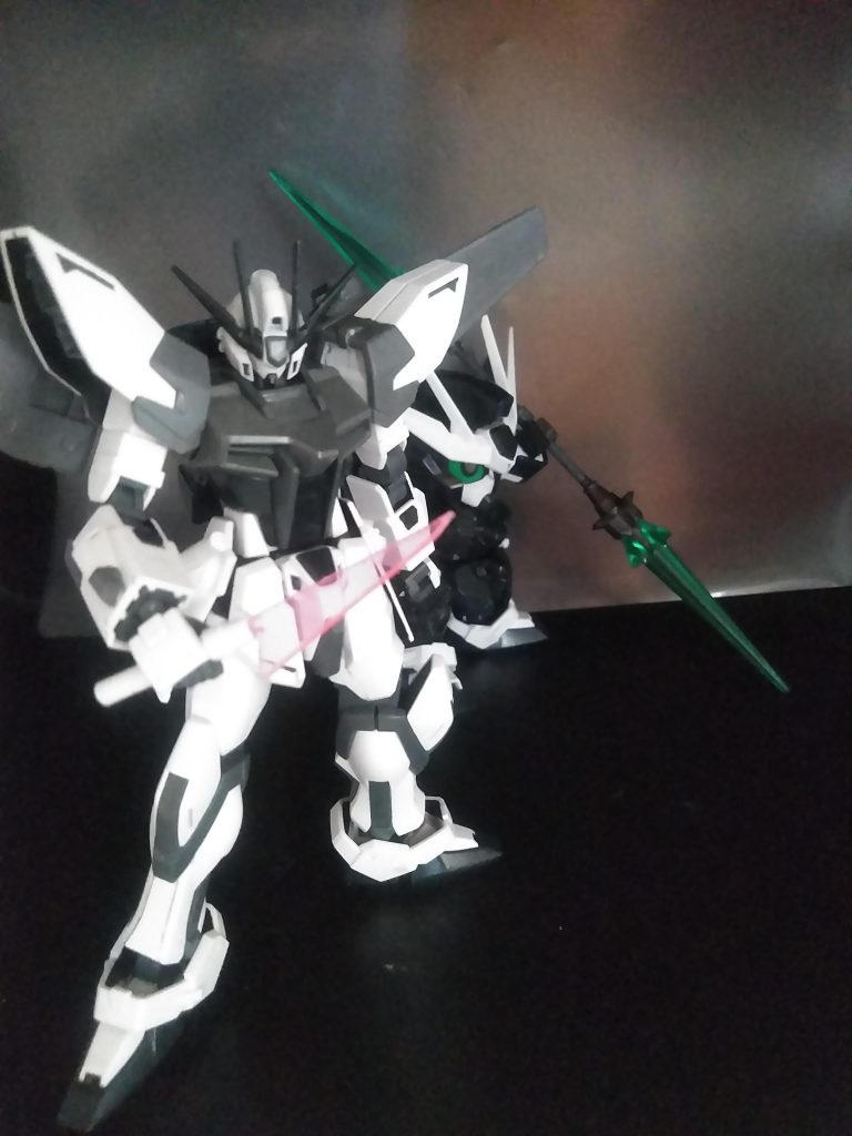 では詳細続き。      ファイターは『サイオンジセ・カイ』      サカキノ学園 1 年 3 組。明るく活発な性格。『黙っていれば、可愛い』と言われるとか。しかし内面は正反対で、追い詰められたりすると引きこもったりと、精神的には脆いらしい。😥『カツラコ・トノハ』の彼氏と同じクラスの為、当初はとある理由で恋愛相談をするような友人関係だったが、紆余曲折を得て恋慕の感情を持つように…そして…😖 噂では『デキちゃった』かも?😱 その件により、男子と不仲になり…やがて…😫 使用武器は…『包丁?』巧みに使いこなすらしい😥…(滅多刺しが凄いとか…ぅぷ) 男子の名前はマコ……忘れた😭