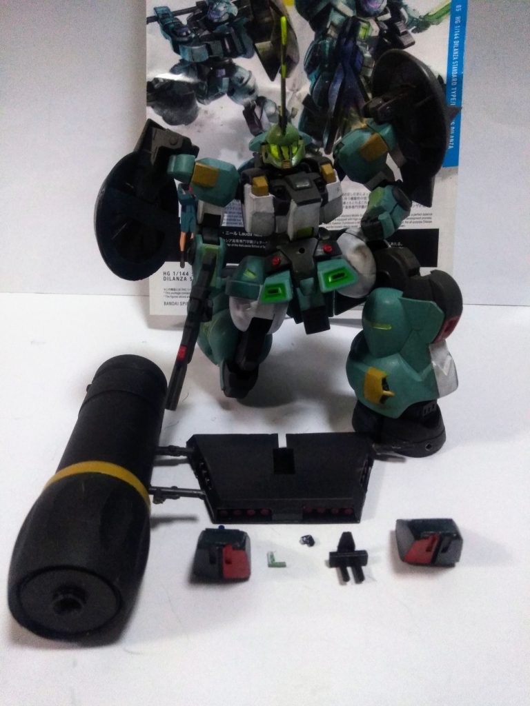 さて、素体の御披露目が済んだので、調子に載って                『スタティック・ディスプレイ』      なんと!この子『片膝付き』が出来るのです!😲