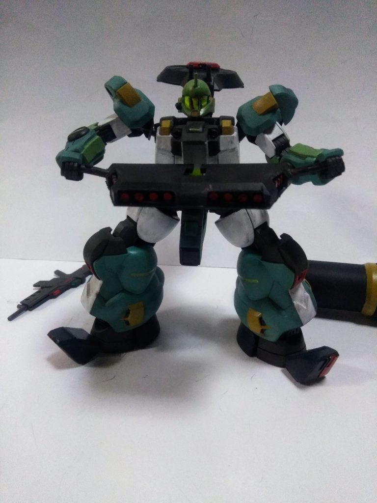 「こいつなら、敵が何体いてもっ!大盤振る舞いだ!もってけー!」           『ブーメラン イディオム』(今まで『ブーメランテリオス』かと?しかし、それはリンカケの技名だった😋)              なので肝心な『ギャリア登場回』を見逃し、次週を見た時に「痔論は何でしらない機体に乗ってるの?」と成りました🤔