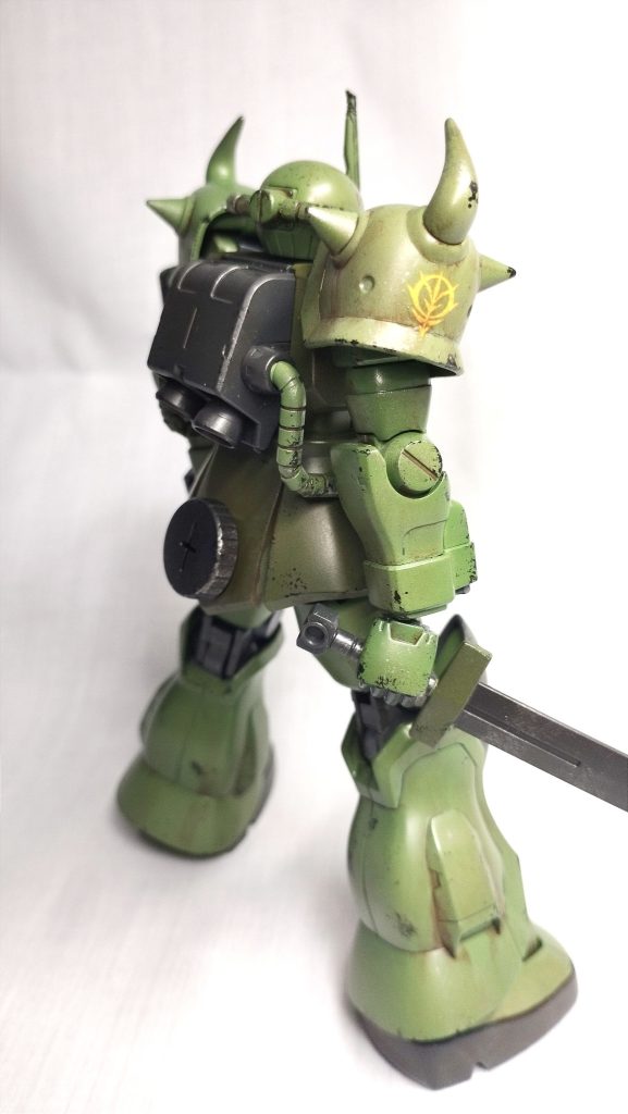 ザクマシンガンのマガジンがちょうどリアスカートの穴に付きました