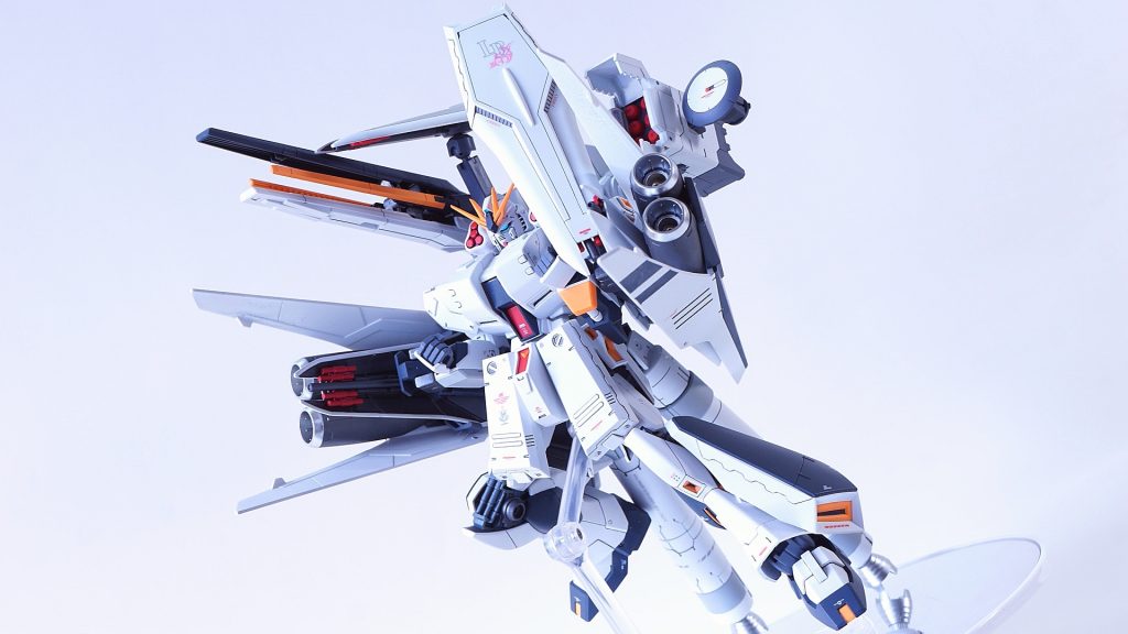 もちろんポージングなんかはろくにできたもんじゃありません。この辺が精一杯。さらに動画撮影中に悲劇にみまわれました。なんともバカな改造となりましたが、正直嫌いじゃありませんw見ていただき、ありがとうございます!