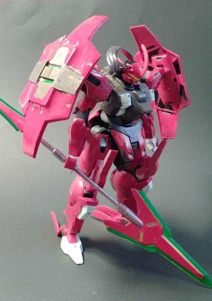 盾を二期仕様に近づけ、所々プラ版で盛ったりしてます。