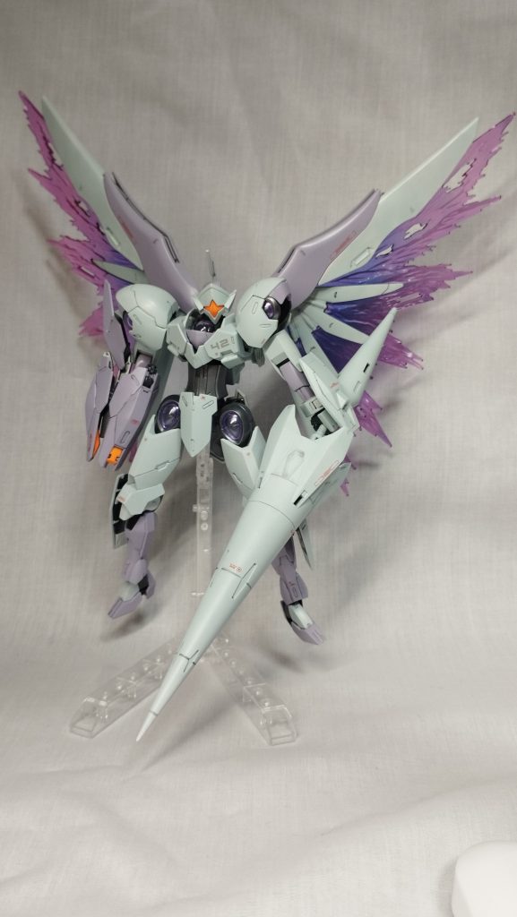 光の翼はクリアパープルでグラデーション