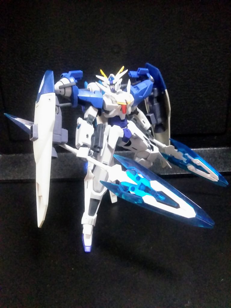 背中に引っ掛けといたキット付属武器『GN パルチザン × 2 』専用握り手 左右も付属