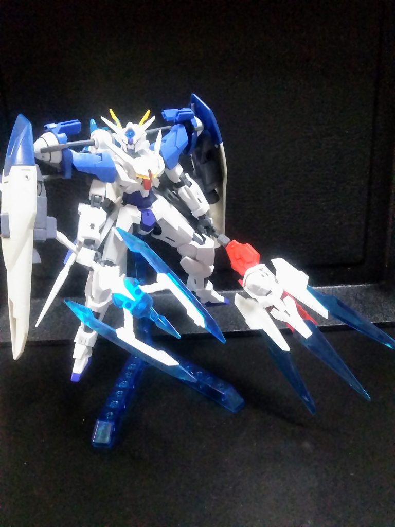 この子の上位互換ガンプラもございますが、自分は未購入です。クリアーパーツをフンダンに盛り付けトゲトゲした外観、その名も『トランジェント ガンダム グレイッシャー』外観を盛れば、名前も盛られる。コレがビルド世界の確固たるルール😭お目汚し ありがとうございました。