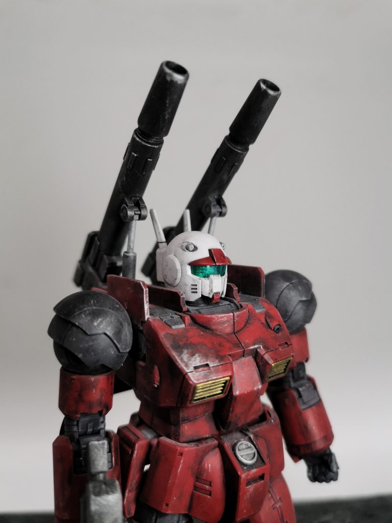 顔というより頭が絶妙に調整されカッコ良くなってますが、キャノンの都合上回りません。