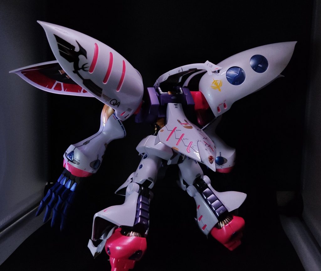 大きいデカールは、分かりづらいところで一回切ってから使おうと思いました。そのままやったので失敗しました!