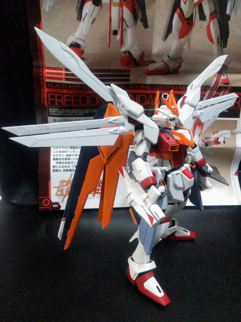 装着完了。　　　　　　　　　　　　　　       頭すげ替え。胸(コックピット周)差し替え。肩先端に新規パーツ嵌め込み。トンファーを装備。と成ります。 割かし簡単😁