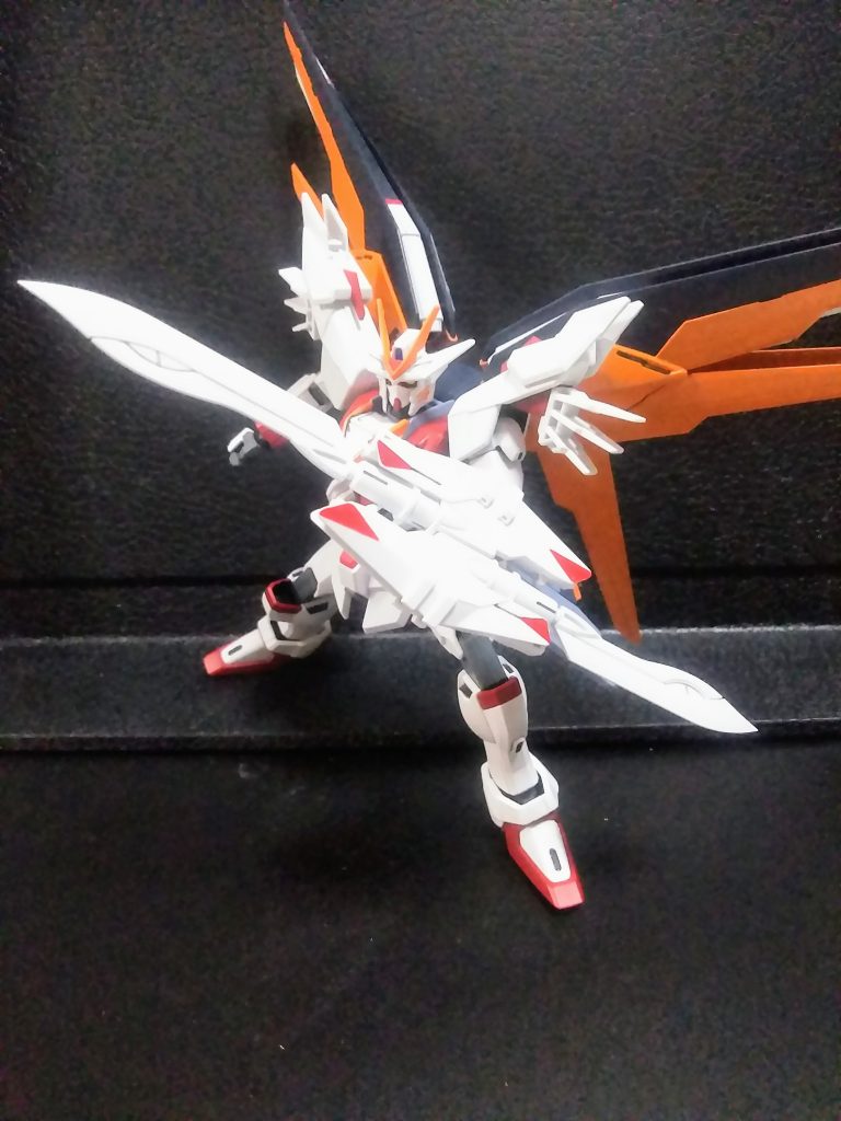 トンファーを接続して、曲刃を装着。           肩には別パーツを差し替え。