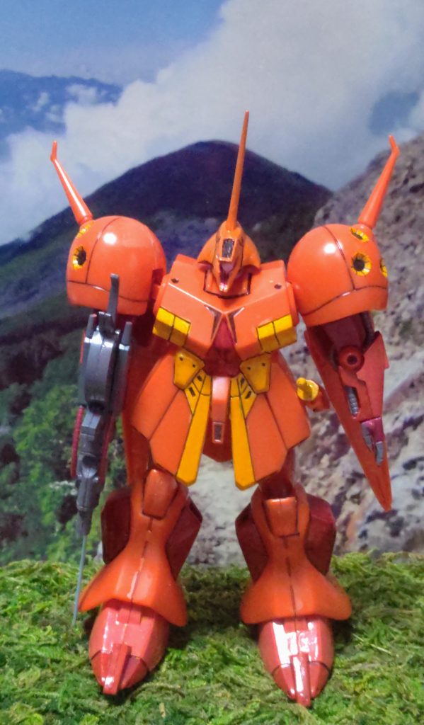 仮組みなので頭とかモノアイとか色違います 