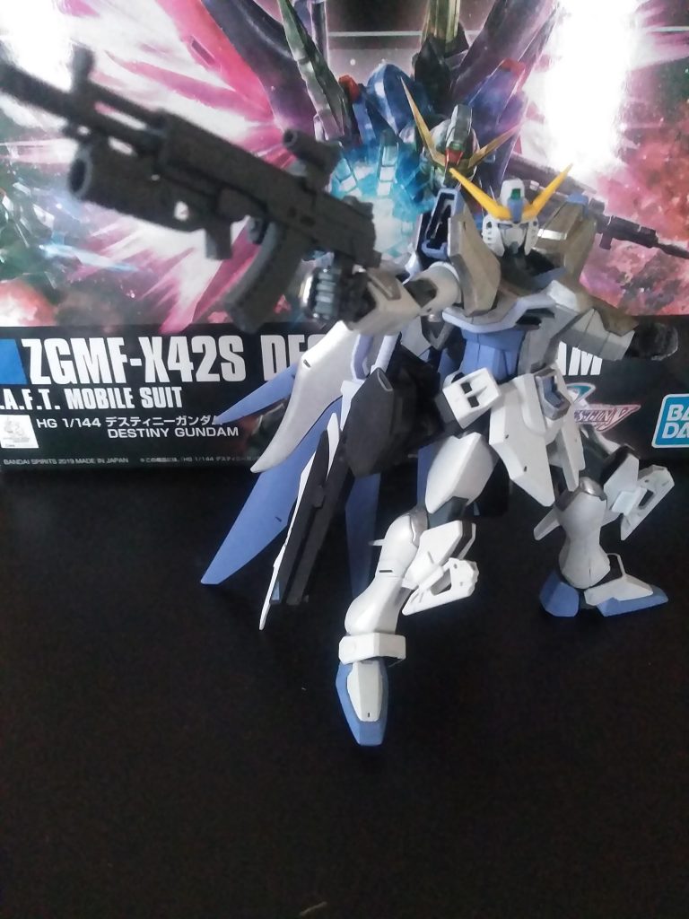 自分が世界で一番好きなガンダム😍　　      永らくマウンテンサイクルに埋もれてましたが、無性に造りたくなり『爆誕』です😁      因みに『ビルド ファイターズ トライの世界』で使うガンプラという脳内設定です🤣『ビーム アサルト カービン』