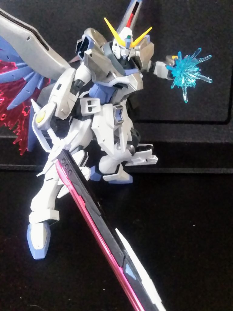 御披露目もすんだので、この子の詳細を。   機体名は『デスティニー ガンダム Day ブラスト』(妄想MS)　　　　　　　　　　　　　　　　　　所属チーム名は『SCHOOL ディズ』　　      チームのマークは山間の湖を優雅に進むボートが描かれています。🏞️🛳️『nice boat』のロゴいりだとか。 　　　　　　　　　　　       ファイターは『イトヲ・マコト』　　　　　　サカキノ学園 1 年 3 組。『一言で言うとクズ』『カツラコ・トノハ』の彼氏だが、同じクラスの『サイオンジセ・カイ』ともナニヤラ深い関係に。まぁ、クズなのでナンヤカンヤあり、やがて…😱　　　　　　　　　       世間の合言葉は『マコトﾀﾋね！』お目汚し ありがとうございました。