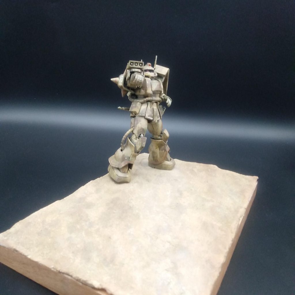 ｢おい、おい、近寄るんじゃねえよ。こっちゃ、いっぱい、武器ぃ、積んでんだぞぅ｣