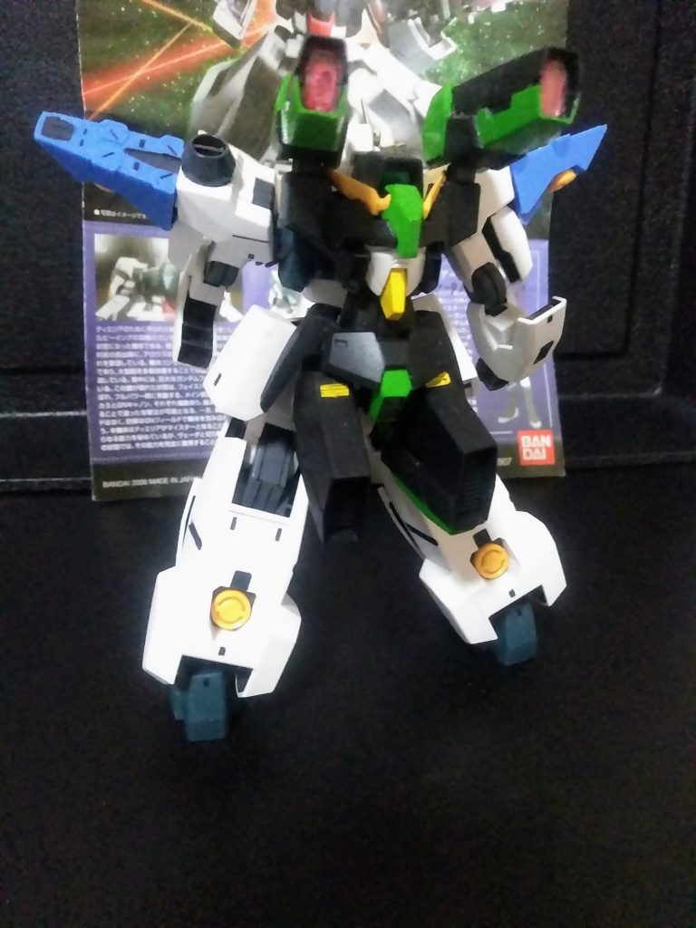 手元にこういうガンプラが余っていれば、『スーパーロボ的な何か』を造りたくなりますよね😤                    だから実行です😁