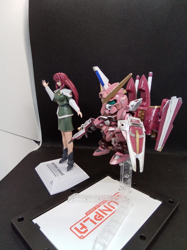 インフィニットジャスティスと思って買っておいたこのキット・・組み立てていて違和感を感じ・・良く見たらジャスティスメイリンをほぼ作ってしまっていたので後戻りできず・・インフィニットは売ってない・・・ 時代が違いますが共演です