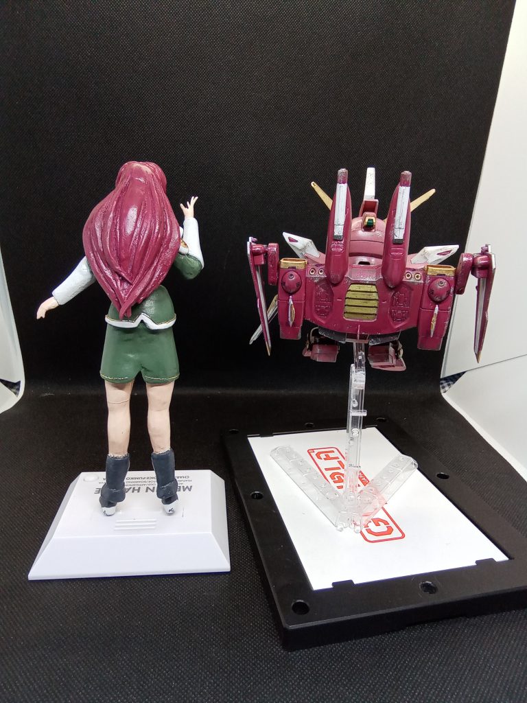 ジャスティスはエポパテを使って肉抜き穴を埋めて彫刻穴埋め箇所は 頭 肩 手 膝下 足 ファトゥーム面倒だった割には 埋めた箇所はほぼ映らず・・ メイリンは 顔と前髪はエポパテ それ以外は石粉粘土で造形してみました