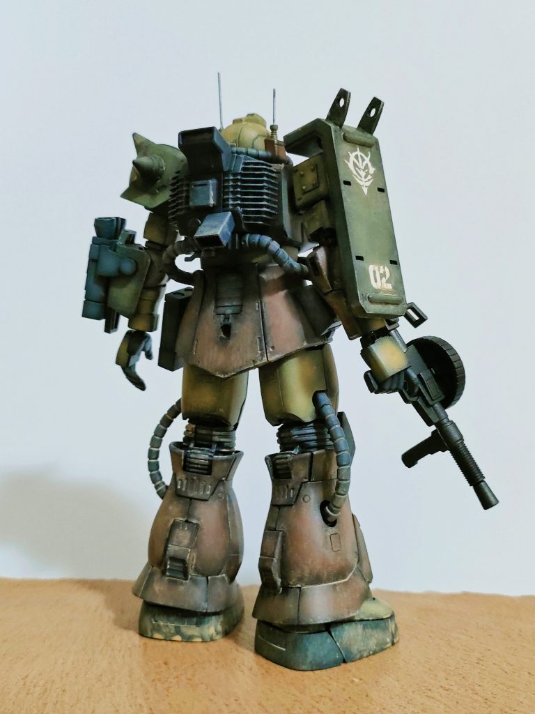 初めてガンプラにウェザリングカラー使いましたが、雑になってしまいました…