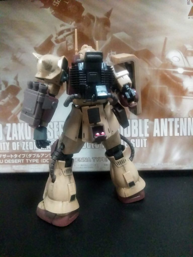 『ジオン軍ルッキールー中隊』が赴任する『とある海辺の HLV 発射基地』へ、軍上層部の指令により、発射基地の防衛部隊に再配置されるのでした。『クラッカーポッド』 2 こ付属しております。今回は腰部後方へ😊