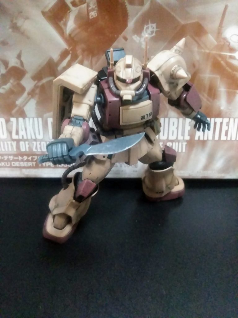 何故『特務中尉なのか?』『既婚者?』『此処までの経緯は?』数多の疑問の答は『軍上層部が知っている』ようです🤔                              カッコいい成形色のこのキット。勿体無いので ウェザリングしたら、そのままトップコートを実行しました😋『特注ナイフ抜刀!』