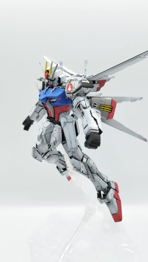 特に改造とかはしてませんが、脚部のスジボリ。マイナスモールドは追加しました。ただ、ストライクガンダム最高にかっこいいです。