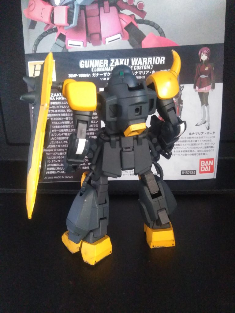 こうしてみると背面からは『ザク』らしさが伺えませんね🧐