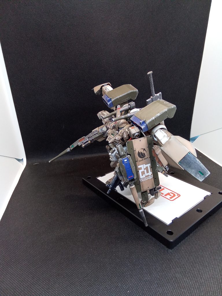 いろいろ取り付けた結果　シルエットが大型化シールドには可動式ビームライフル装備